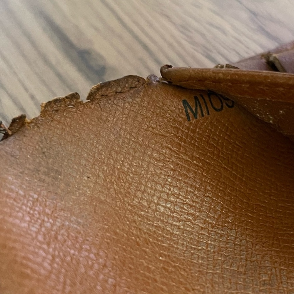 Authentic Louis Vuitton Vintage International Monogram Wallet - Picture 7 of 16